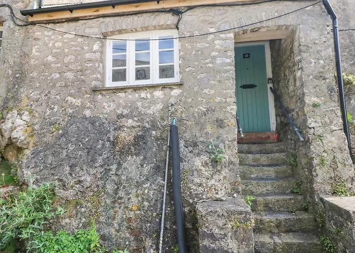 10 Westgate Hill