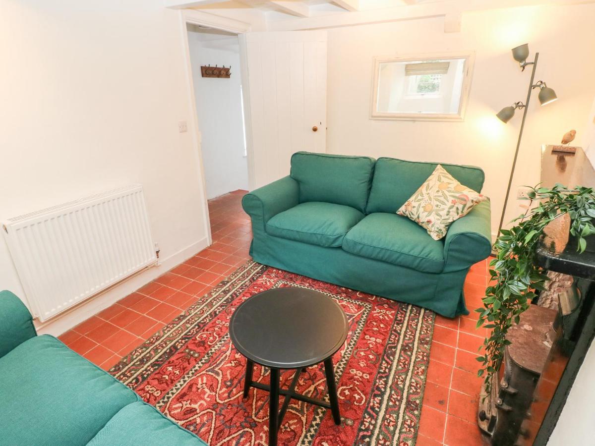 10 Westgate Hill *
