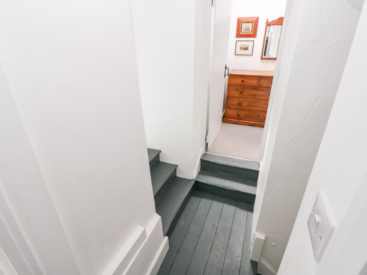 10 Westgate Hill