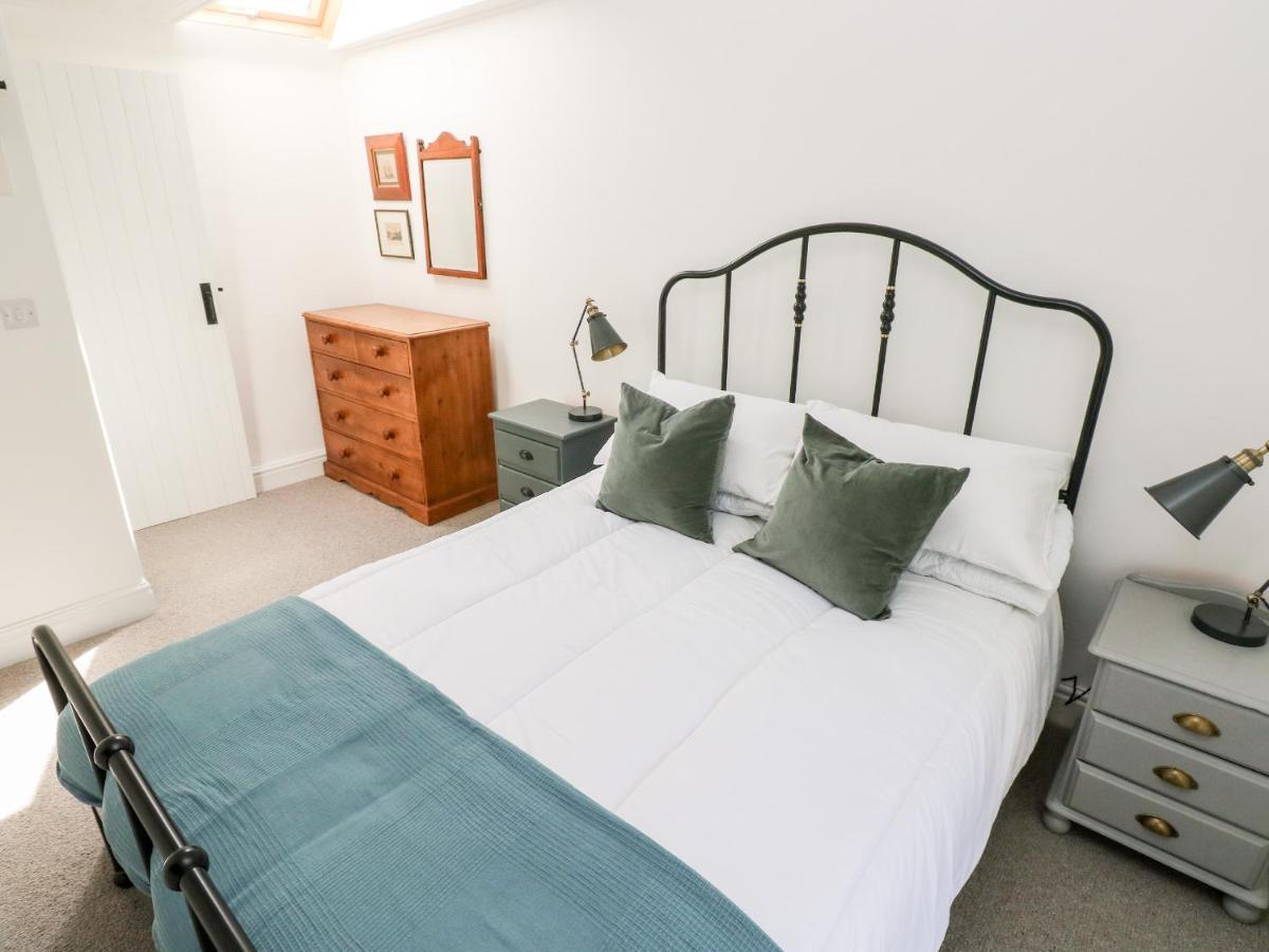 10 Westgate Hill * Pembroke