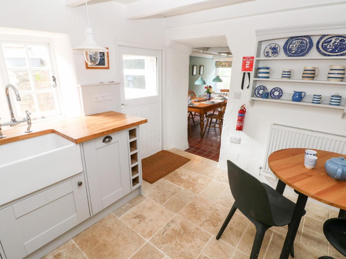 10 Westgate Hill *
