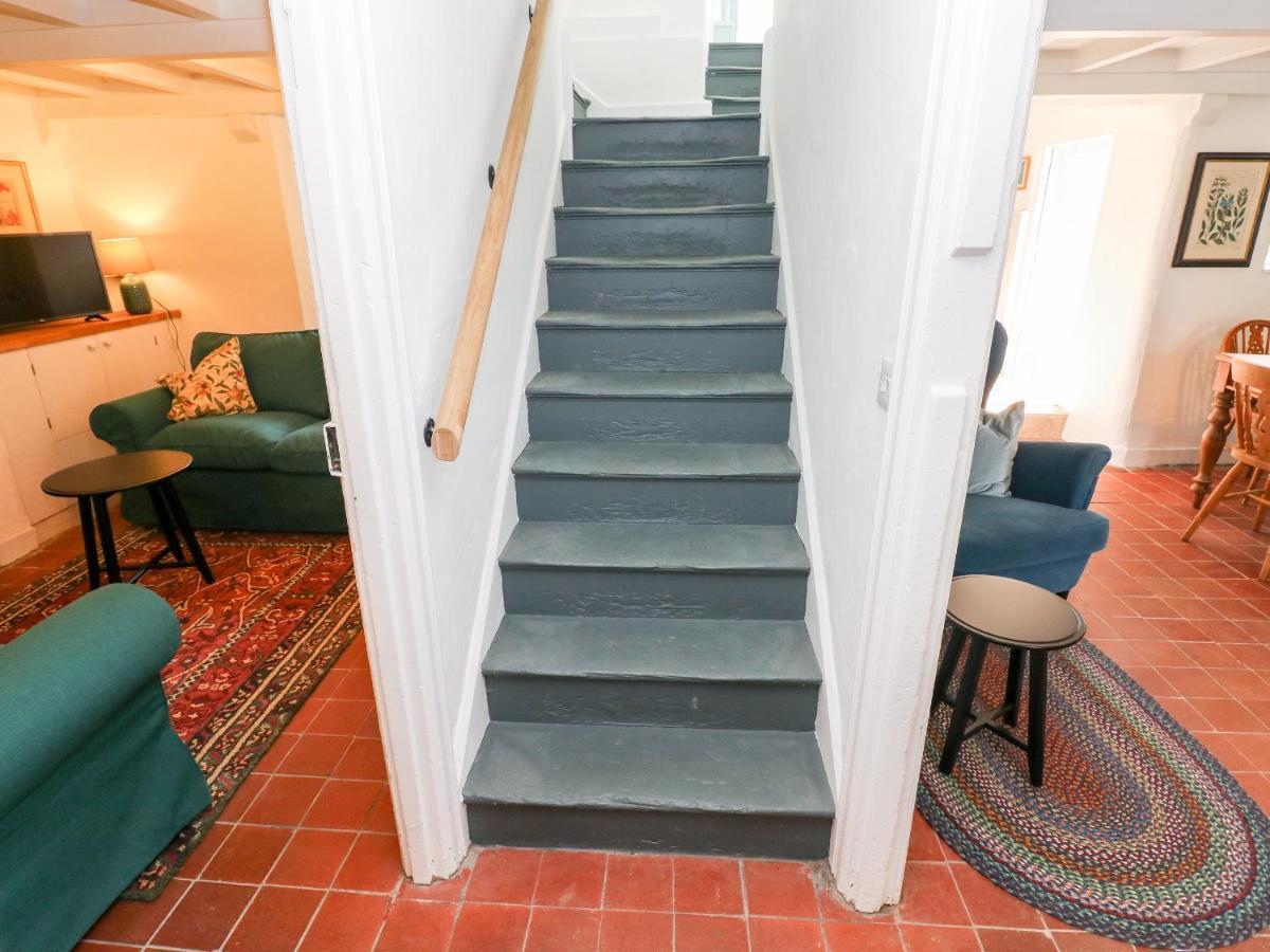10 Westgate Hill *